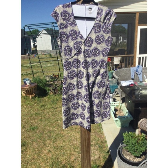 REI Women Mini Dress Size XS Grey Purple Surplice Neckline Floral Camping Hiking - Picture 1 of 10